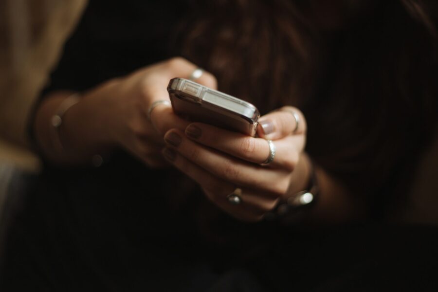 Vrouw met telefoon
