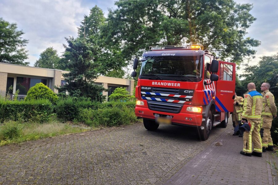 Brandweer verricht metingen na afgaan koolmonoxide melder