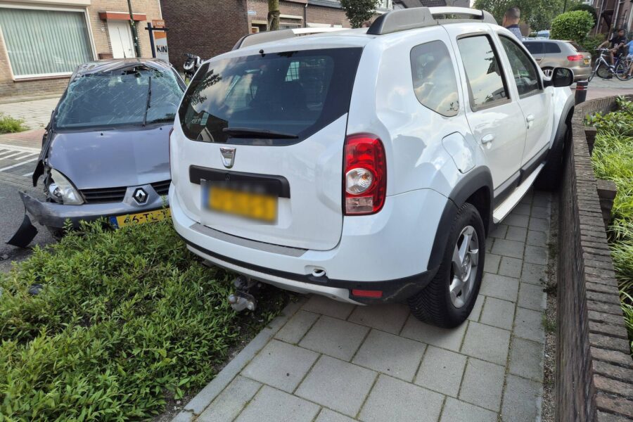 Auto slaat over de kop bij ongeval in Geldrop