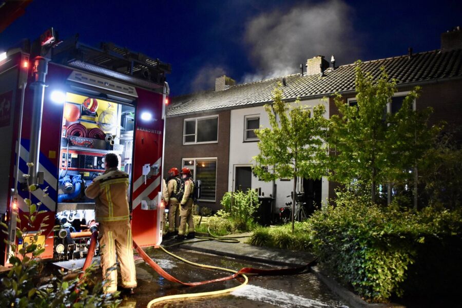 Twee gewonden bij grote brand in Waalre