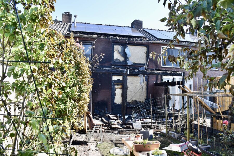 Enorme schade na grote woningbrand in Waalre