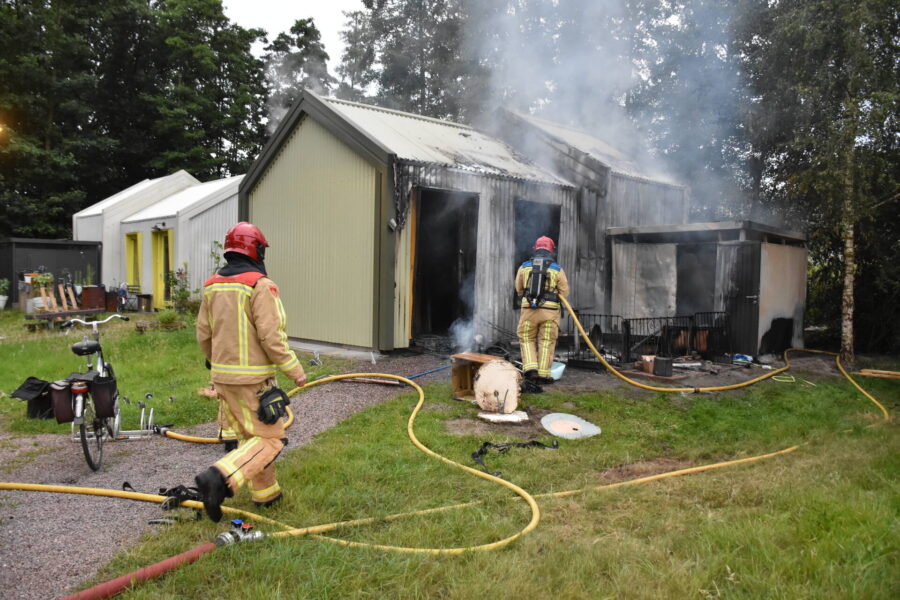 Tiny House volledig uitgebrand, onderzoek naar mogelijke brandstichting