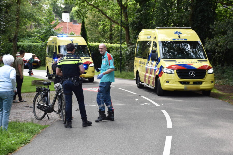 Gewond persoon naast mountainbike aangetroffen op wegdek
