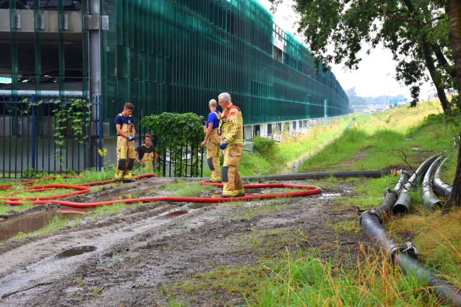 Brandweer pompt parkeerkelder leeg na hevige regenval