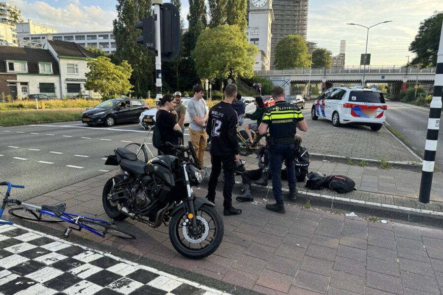 Ongeval tussen motorrijder en automobilist in Eindhoven, automobilist doorgereden