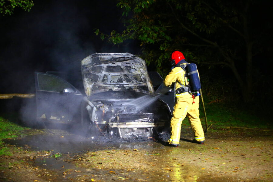 Personenauto in Heeze zwaar beschadigd door brand