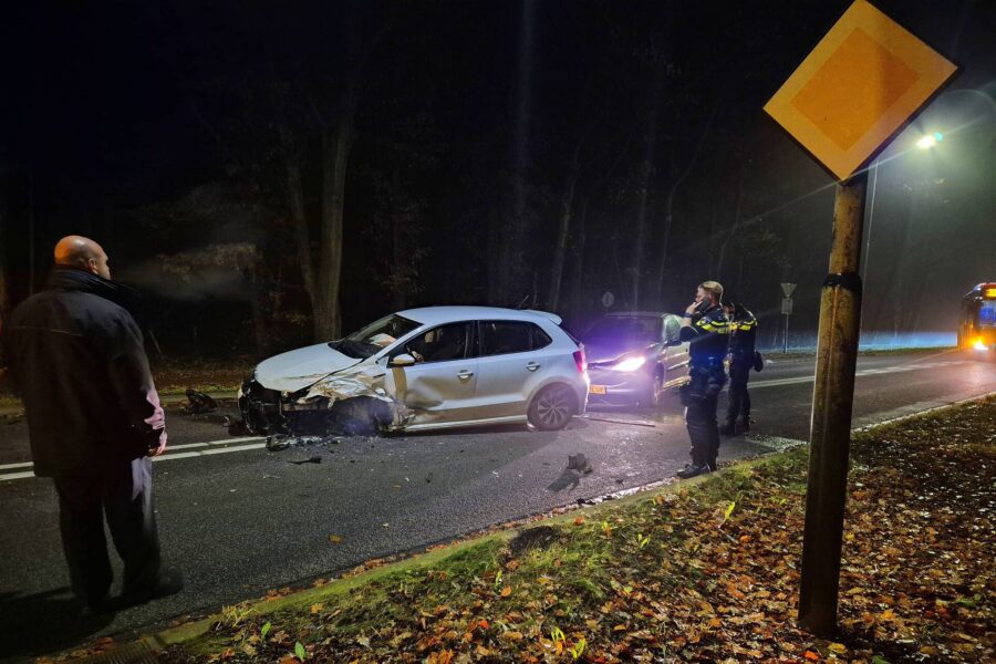 Drie auto’s fiks beschadigd bij ongeval