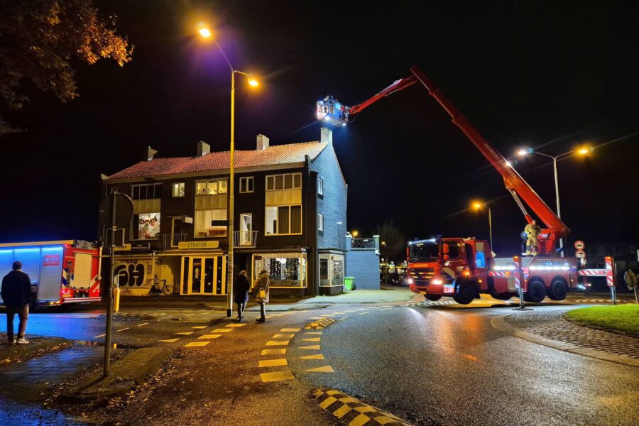Rotonde geblokkeerd vanwege brandweer inzet bij schoorsteenbrand