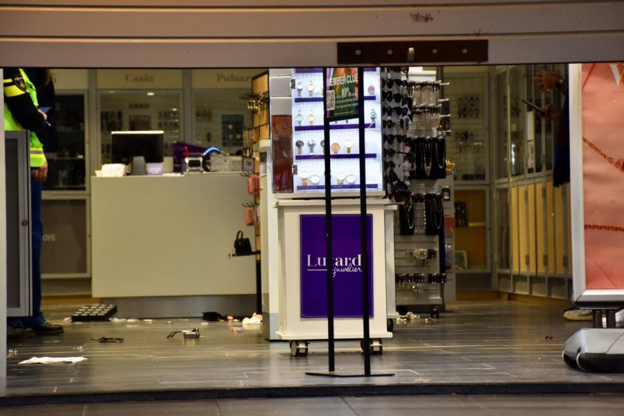 Verdachten gevlucht na overval op juwelier in Veldhoven