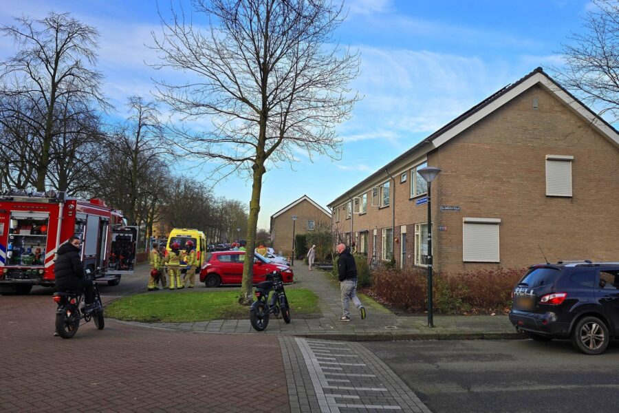 Hulpdiensten doen onderzoek en verrichten metingen in woning Geldrop
