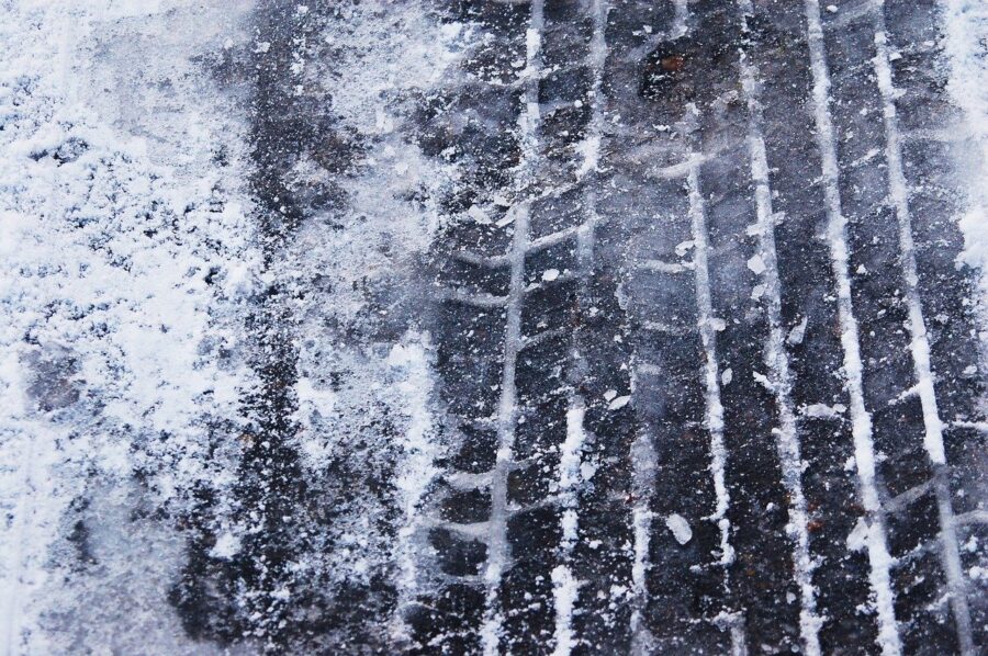 Code geel voor sneeuw en gladheid: KNMI waarschuwt weggebruikers