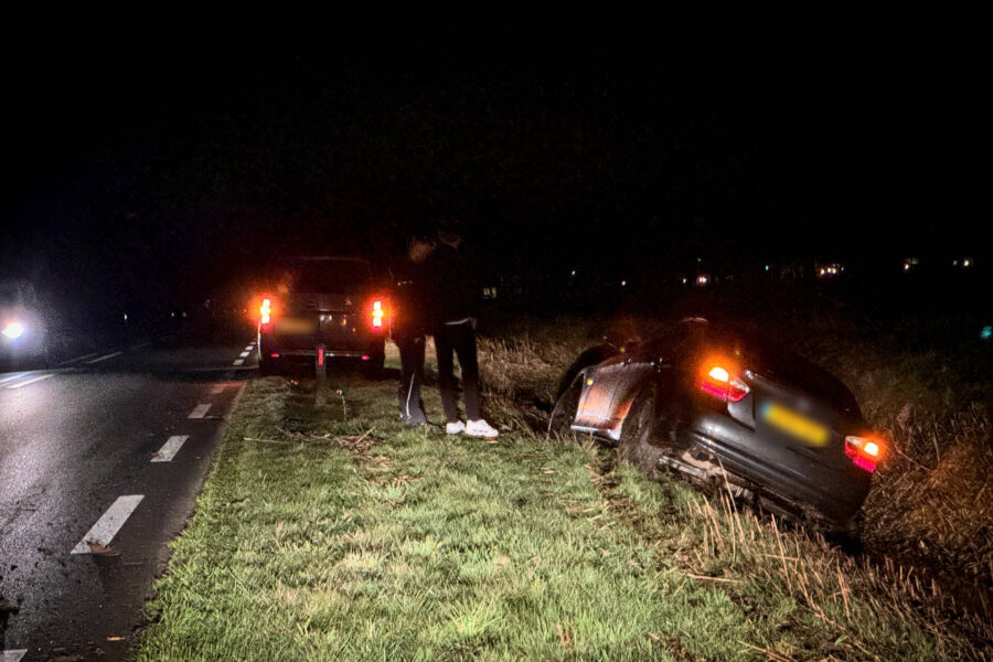 Automobilist raakt van de N272 in Gemert