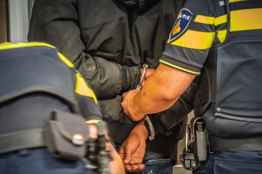 Politie houdt vijf personen aan in onderzoek naar nepagenten
