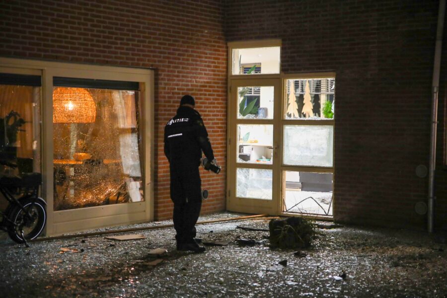 Enorme ravage na explosie bij Kortverblijfthuis, Oude Apeldoornseweg geheel afgesloten
