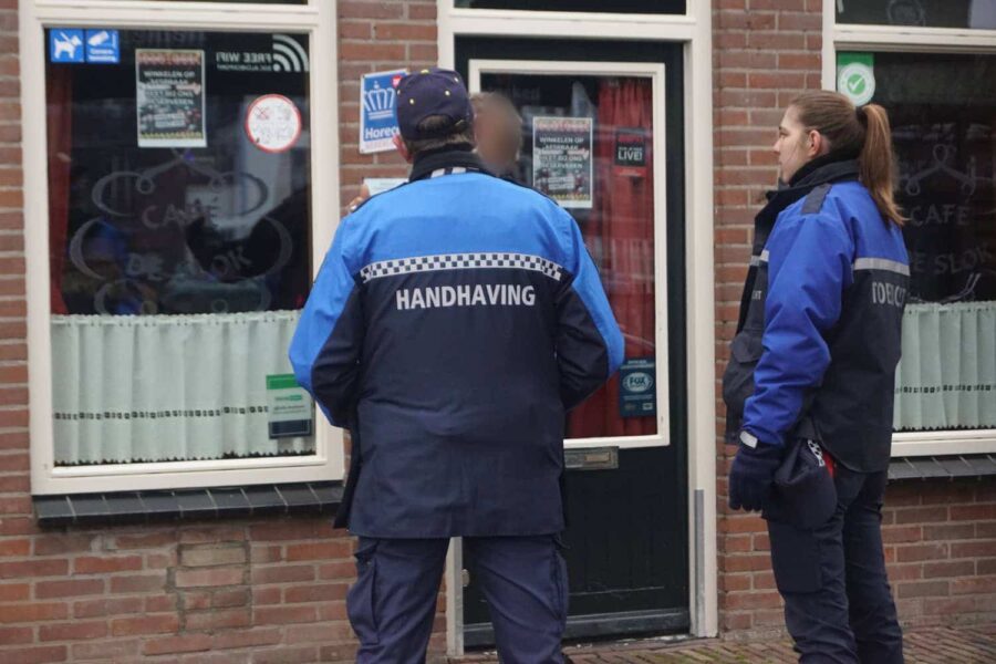 Van hoofddoek tot kruisje: Boa’s moeten het thuis laten
