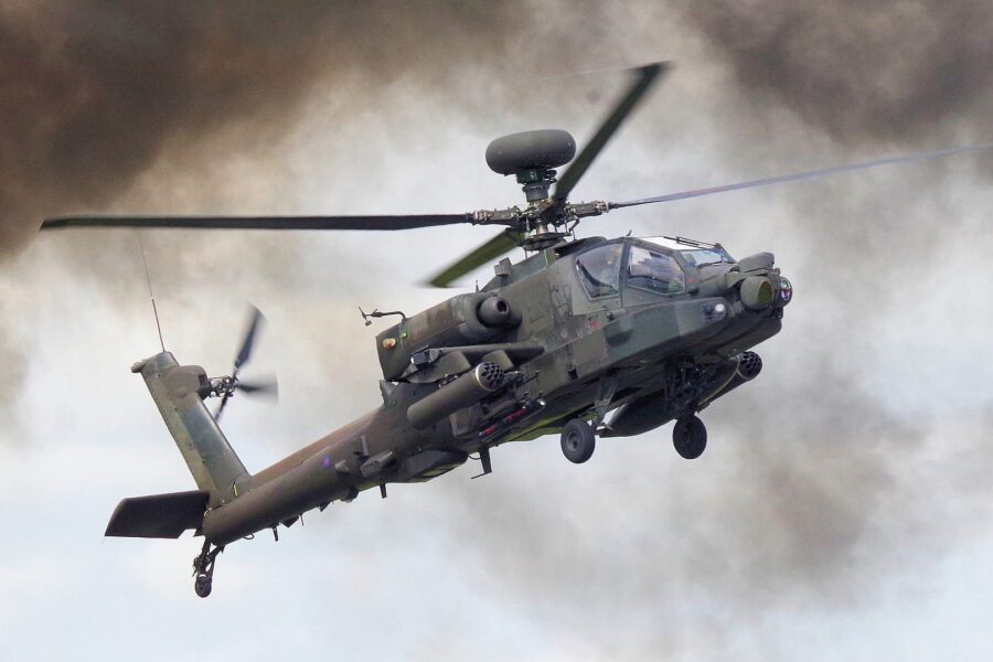 Nederlandse en Amerikaanse helikopters in actie boven Nederland