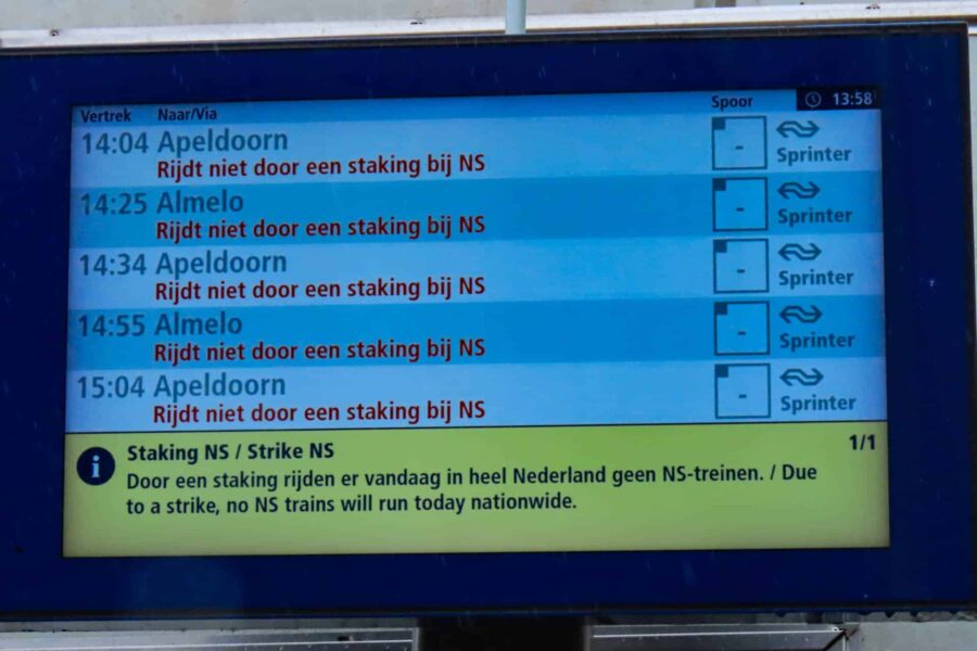 Geen treinen vandaag door loonconflict NS, chaos op de weg blijft uit