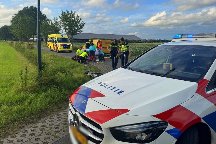 Wielrenner ernstig gewond bij aanrijding met pakketbezorger