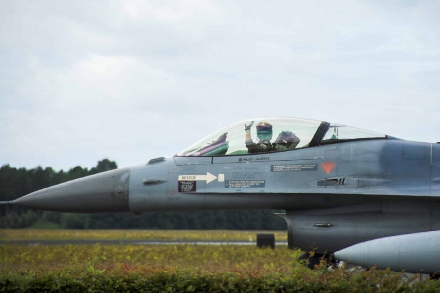 Laatste Nederlandse F-16’s overgedragen aan Oekraïne