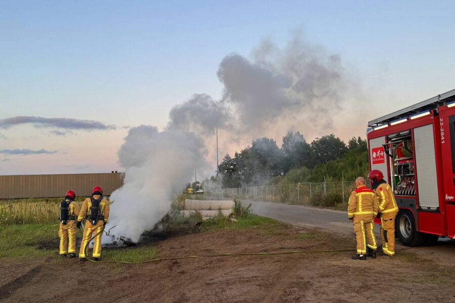 Scooter en pallet verwoest door brand