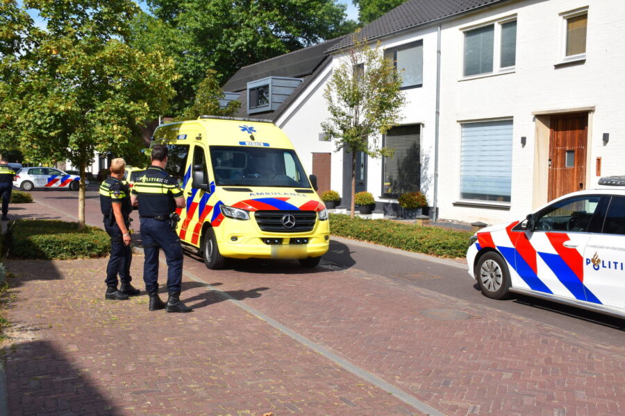 Auto rijdt door na aanrijding met kinderwagen