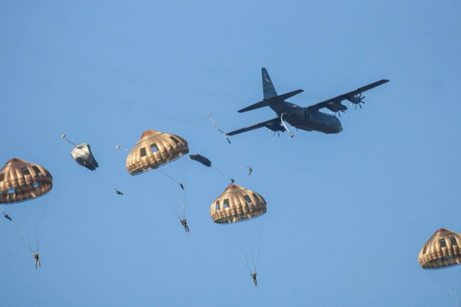 Falcon Leap: internationale luchtlandingsoefening boven Nederland