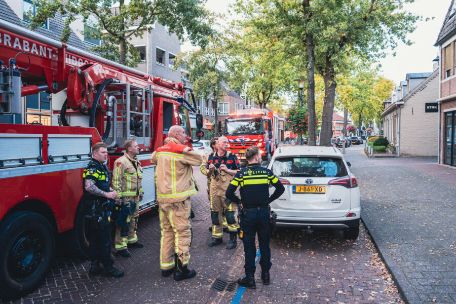 Straat in Nuenen afgesloten vanwege brandlucht
