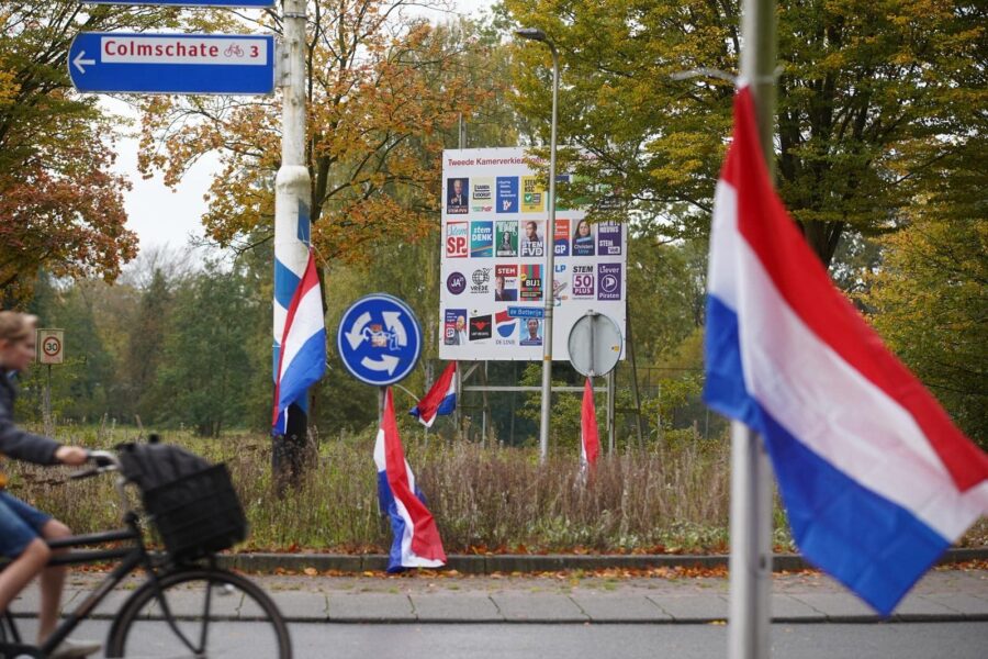 Actiegroep moedigt stemmen aan met landelijke vlaggenactie