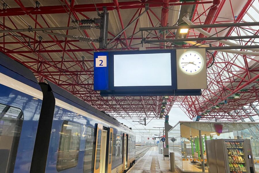 Landelijke storing NS: Reisinformatie ontbreekt en problemen met OV-pay