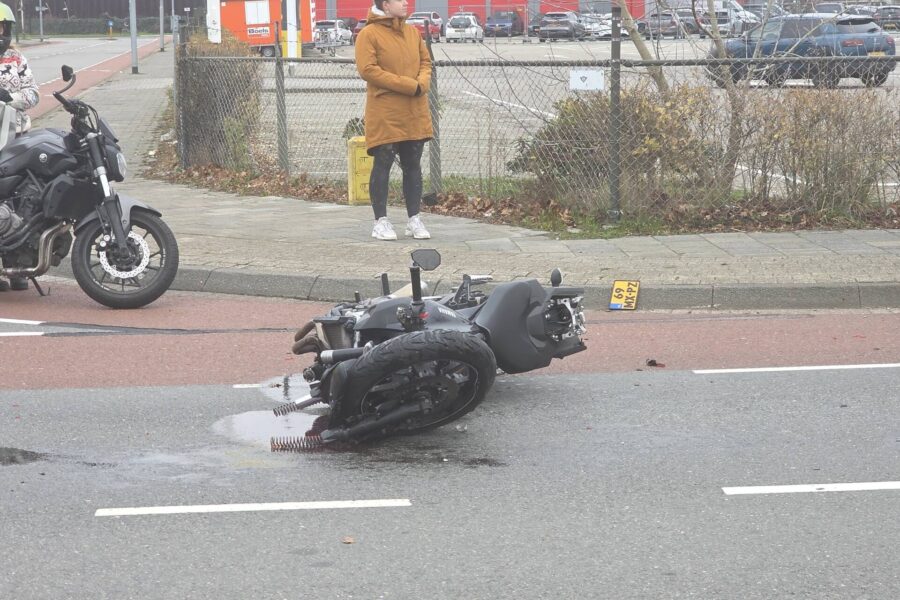 Motor total-loss na ongeval op de Wekkerstraat in Eindhoven