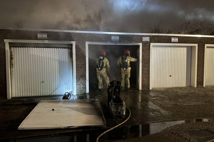 Brand in twee garageboxen