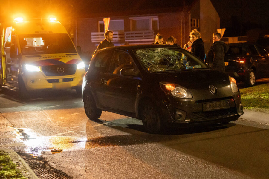 Auto schept dronken man in Nuenen: slachtoffer met spoed naar ziekenhuis