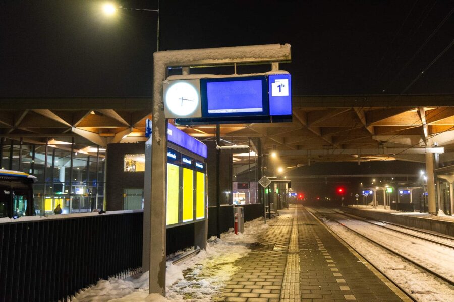 Chaos op het spoor: NS legt treinverkeer volledig plat door winterweer en IT-storing