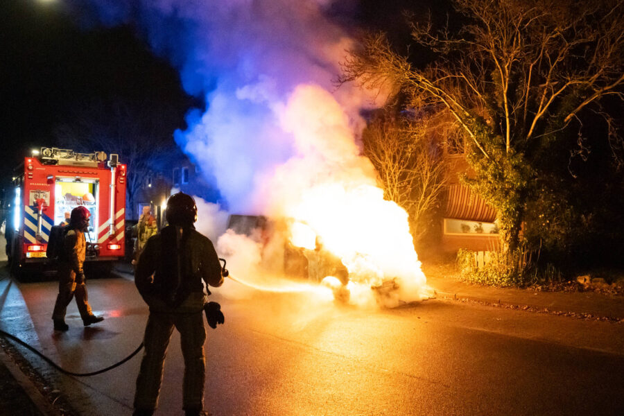 Politie sluit brandstichting niet uit na autobrand in Nuenen
