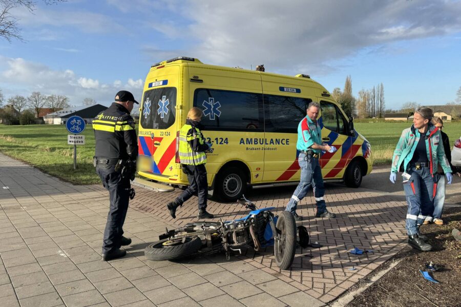 Brommerrijder gewond bij aanrijding met auto in Gemert