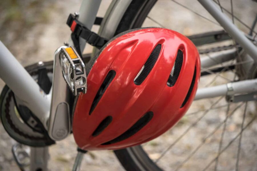 Veilig op de pedalen: waarom de fietshelm steeds vaker de norm wordt