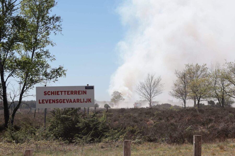 Defensie hervat oefeningen met explosieven na grote natuurbrand