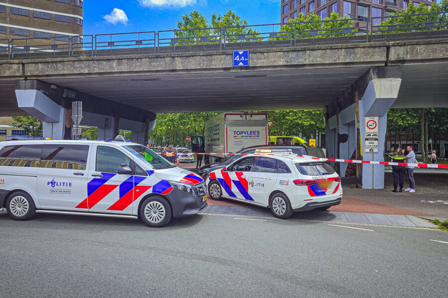 Fietser ernstig gewond bij aanrijding met vrachtwagen aan de Torenallee in Eindhoven